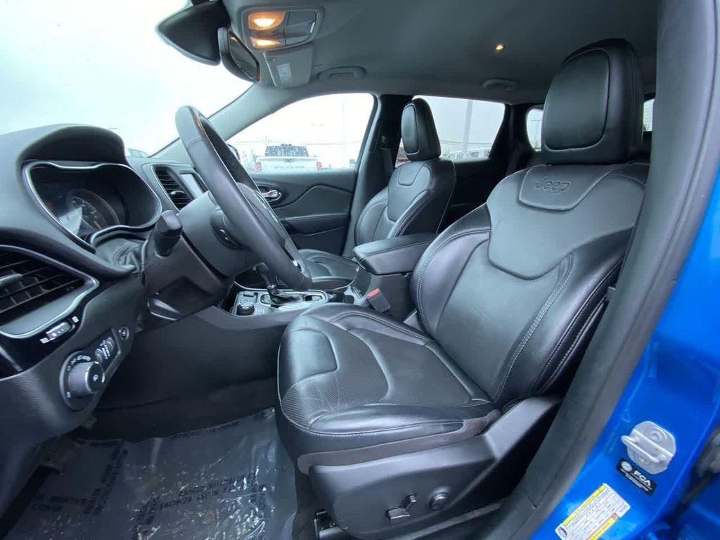 used 2023 Jeep Cherokee car, priced at $23,490