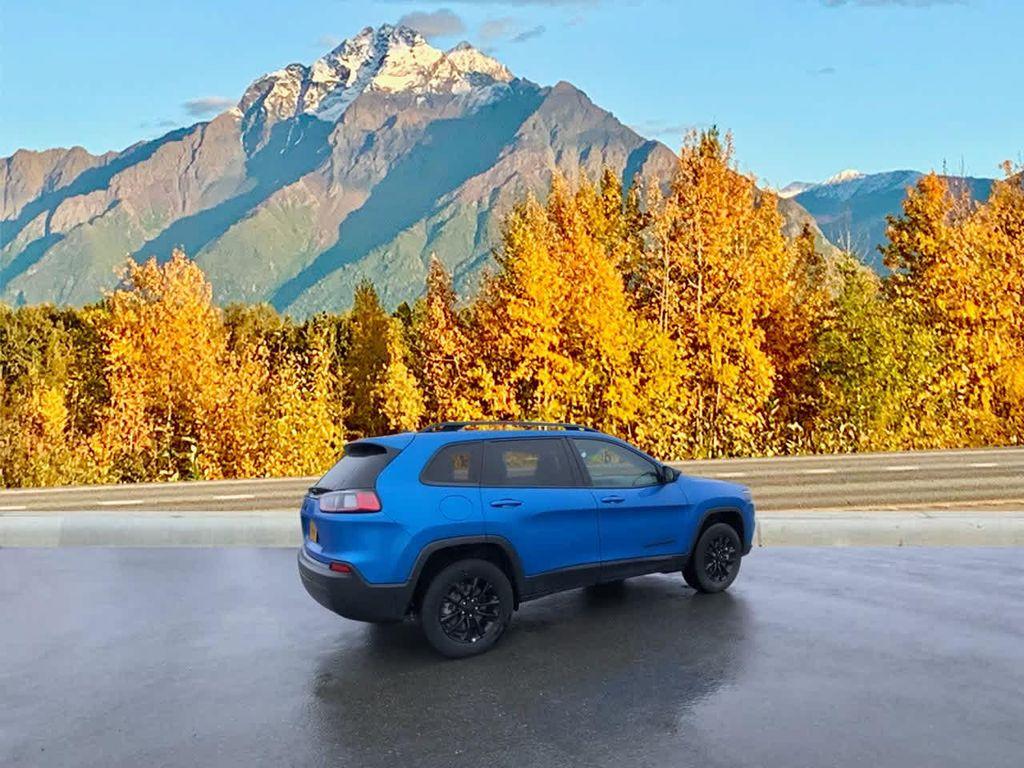 used 2023 Jeep Cherokee car, priced at $23,490