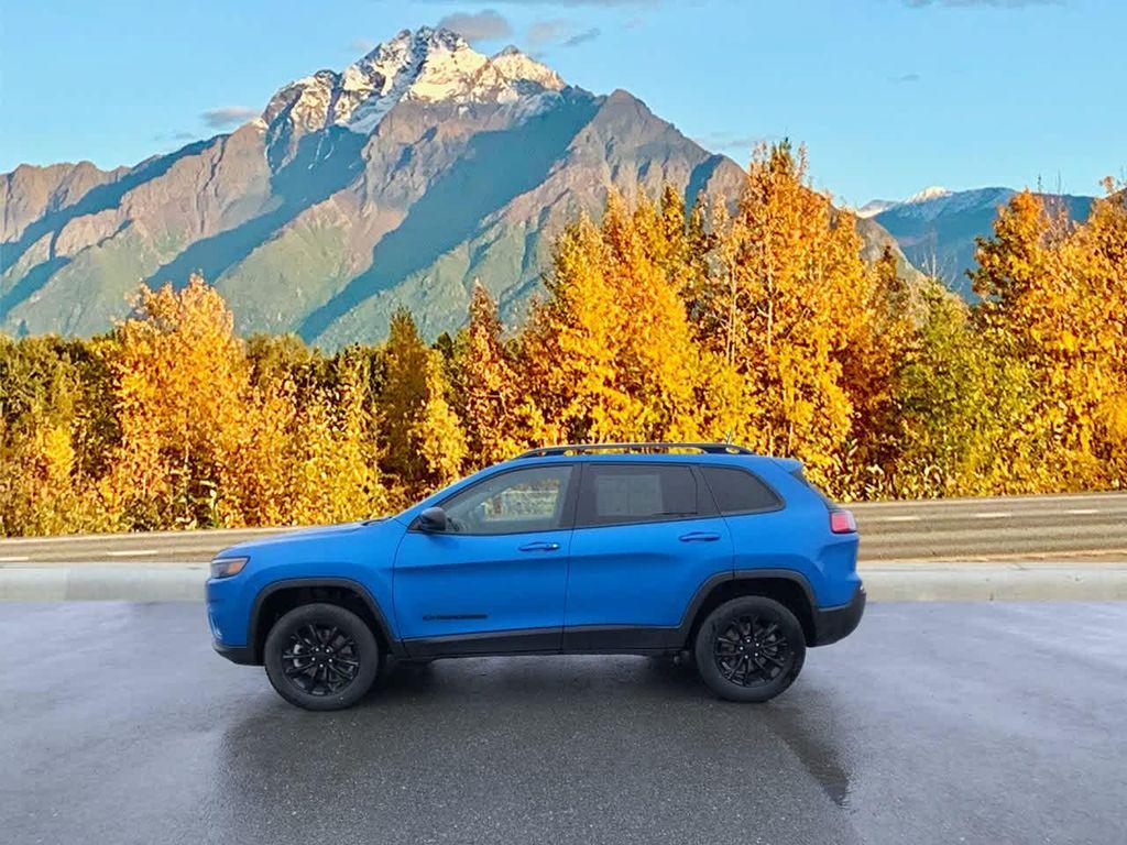 used 2023 Jeep Cherokee car, priced at $23,490