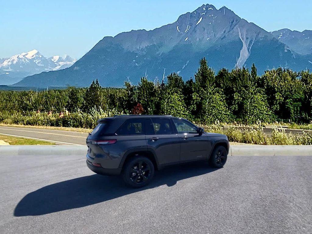 new 2025 Jeep Grand Cherokee car, priced at $44,717