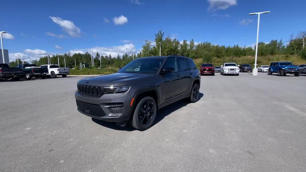 new 2025 Jeep Grand Cherokee car, priced at $44,717