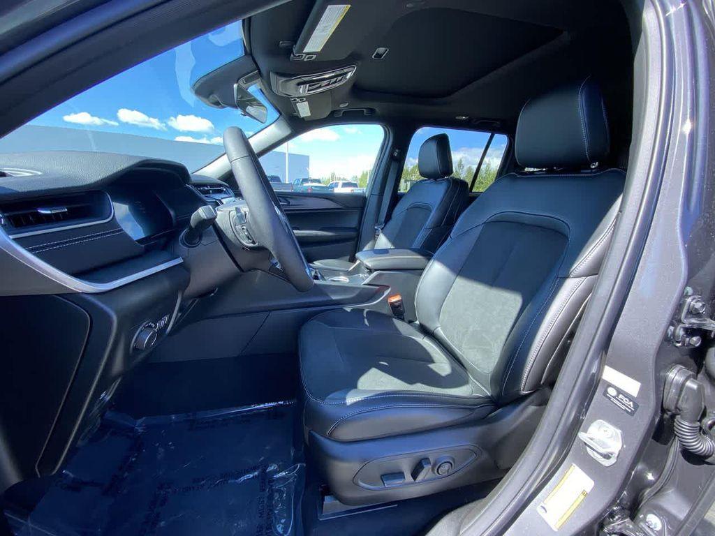 new 2025 Jeep Grand Cherokee car, priced at $44,717