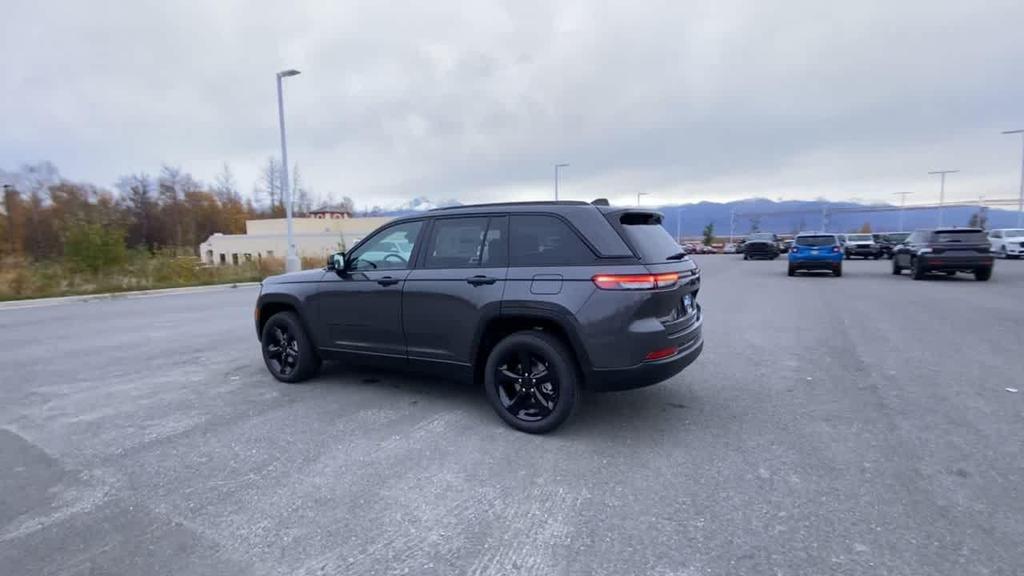 new 2025 Jeep Grand Cherokee car, priced at $52,343