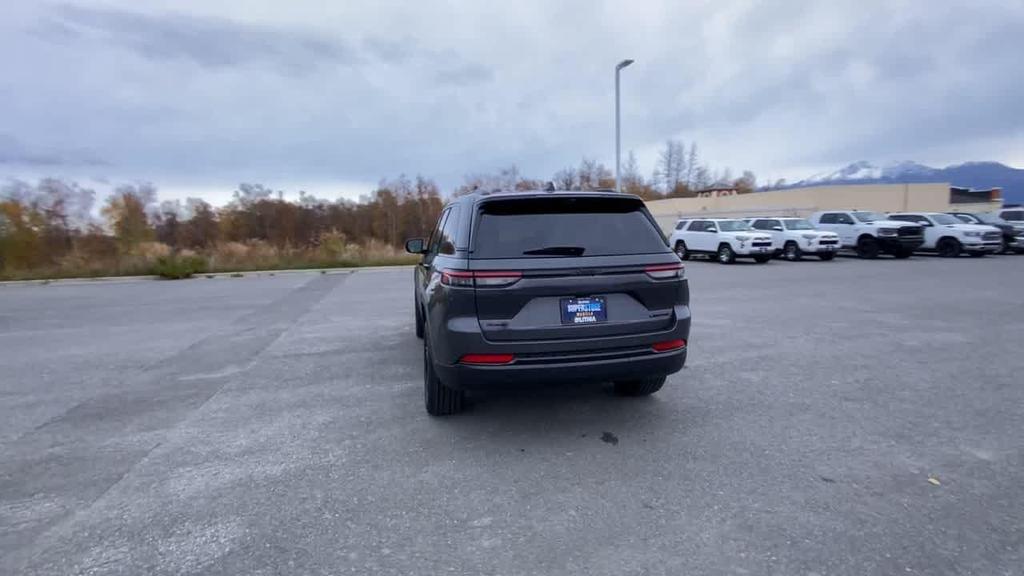 new 2025 Jeep Grand Cherokee car, priced at $52,343