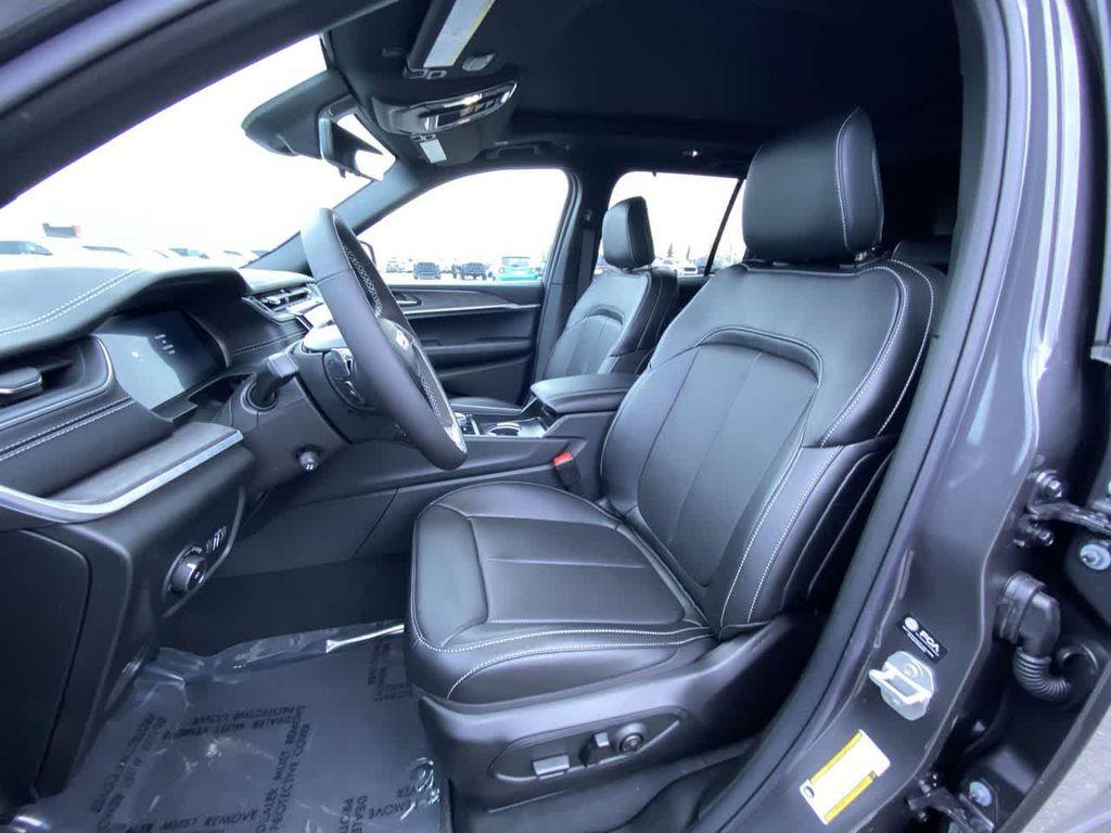 new 2025 Jeep Grand Cherokee car, priced at $52,343