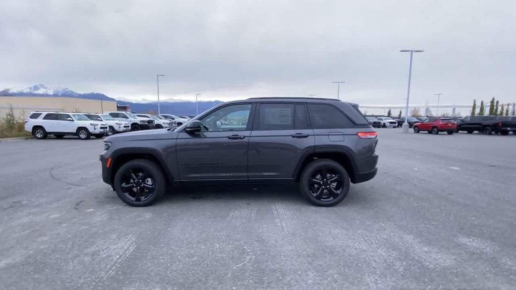new 2025 Jeep Grand Cherokee car, priced at $52,343