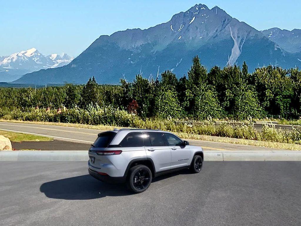 new 2025 Jeep Grand Cherokee car, priced at $44,717