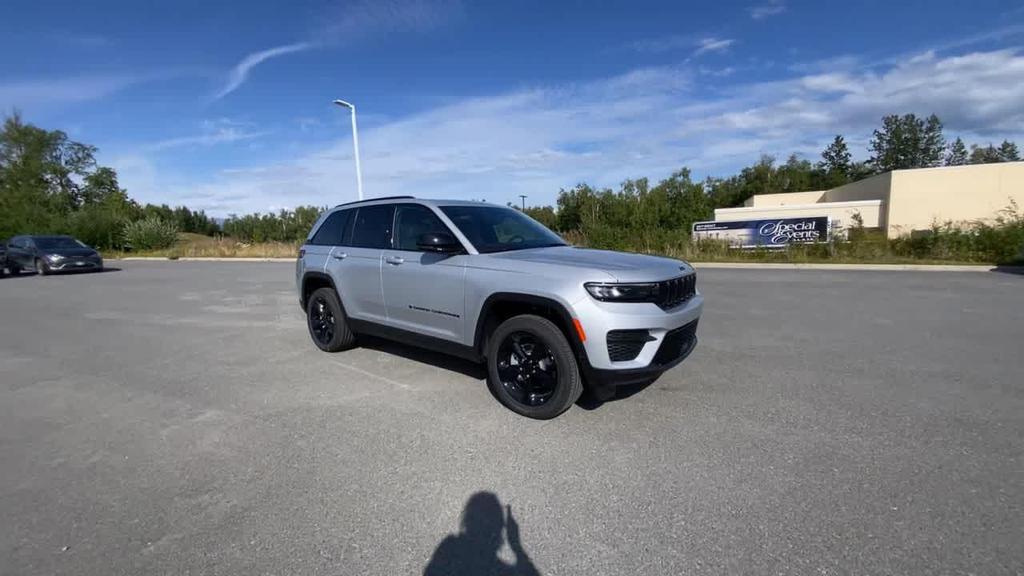 new 2025 Jeep Grand Cherokee car, priced at $44,717