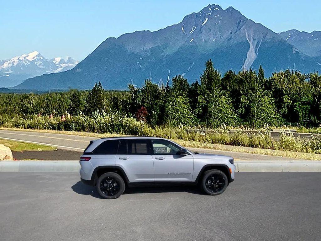 new 2025 Jeep Grand Cherokee car, priced at $44,717