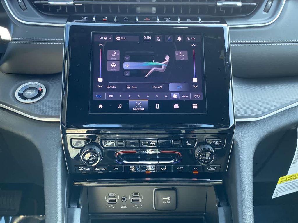 new 2025 Jeep Grand Cherokee car, priced at $44,717