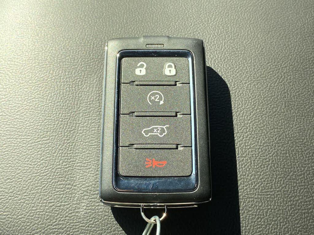 new 2025 Jeep Grand Cherokee car, priced at $44,717