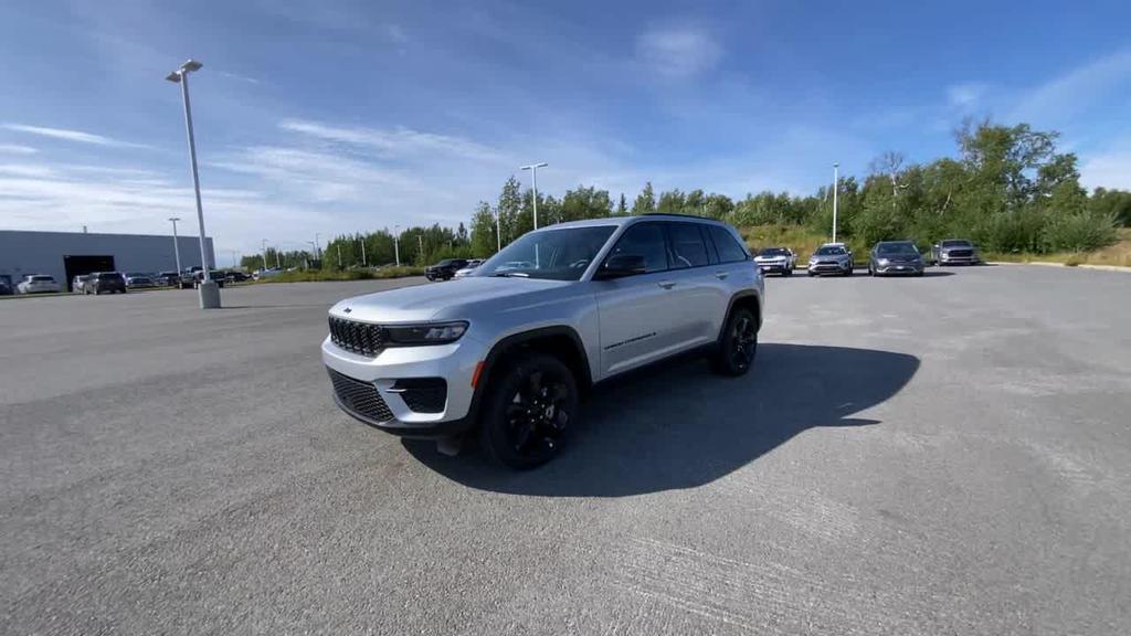 new 2025 Jeep Grand Cherokee car, priced at $44,717