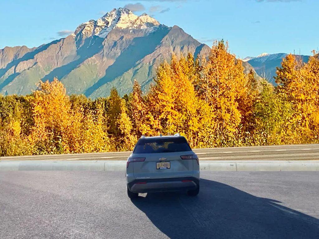 used 2025 Chevrolet Equinox car, priced at $29,990