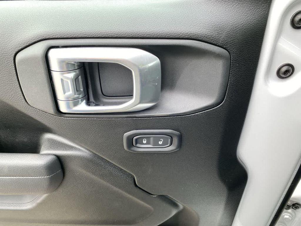 new 2025 Jeep Wrangler car, priced at $36,702