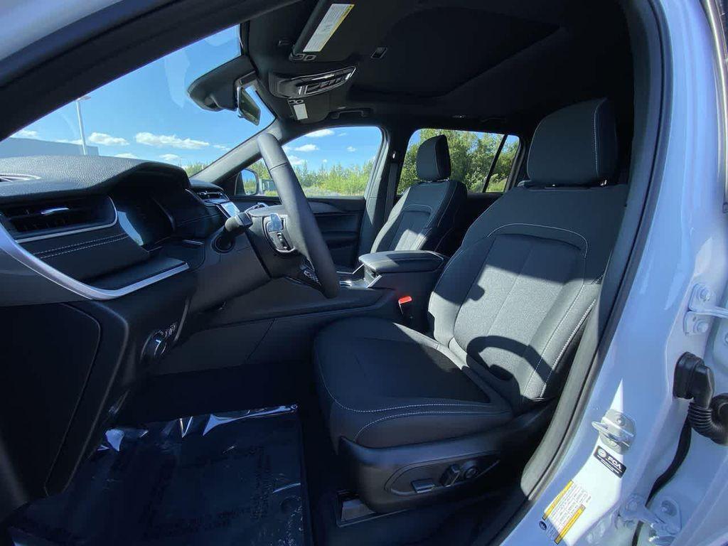 new 2025 Jeep Grand Cherokee L car, priced at $41,883