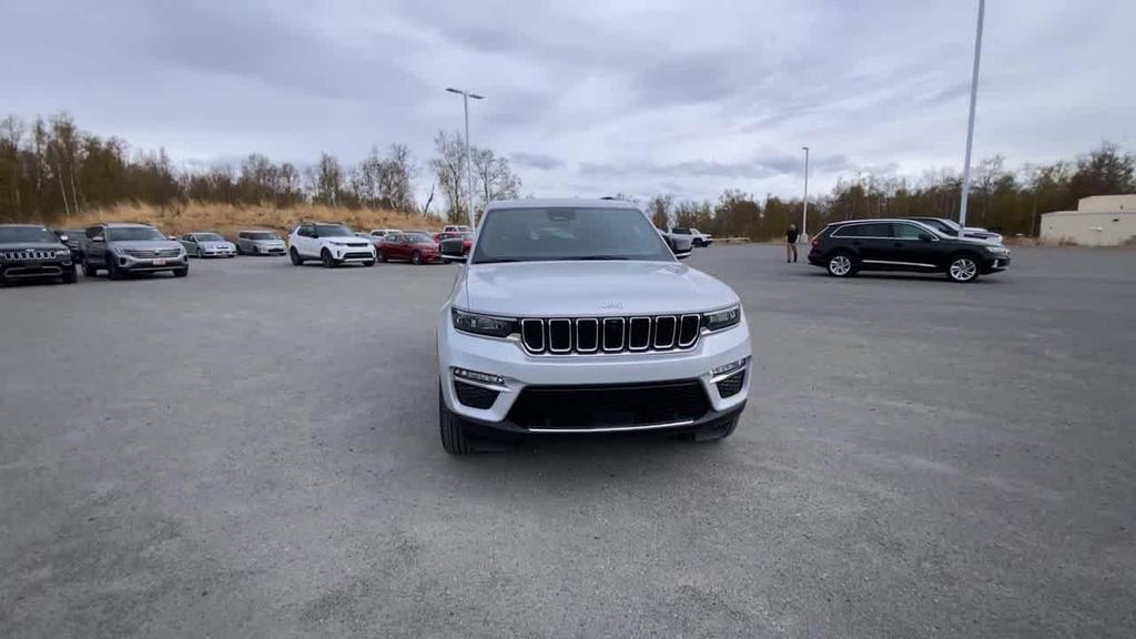new 2025 Jeep Grand Cherokee car, priced at $46,994