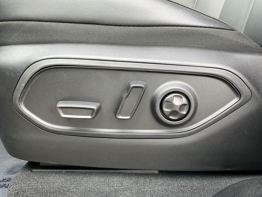 new 2025 Jeep Grand Cherokee car, priced at $46,994