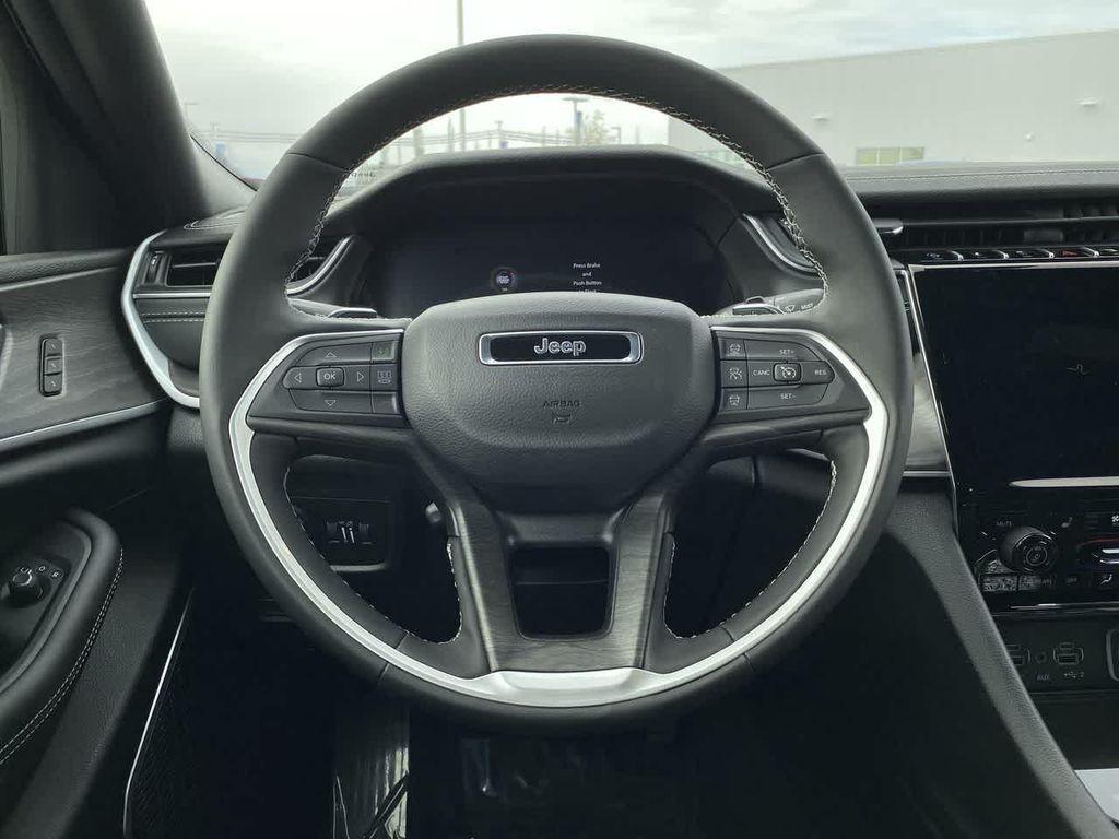 new 2025 Jeep Grand Cherokee car, priced at $46,994
