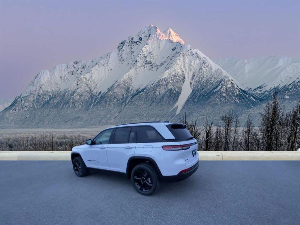 new 2025 Jeep Grand Cherokee car, priced at $42,999