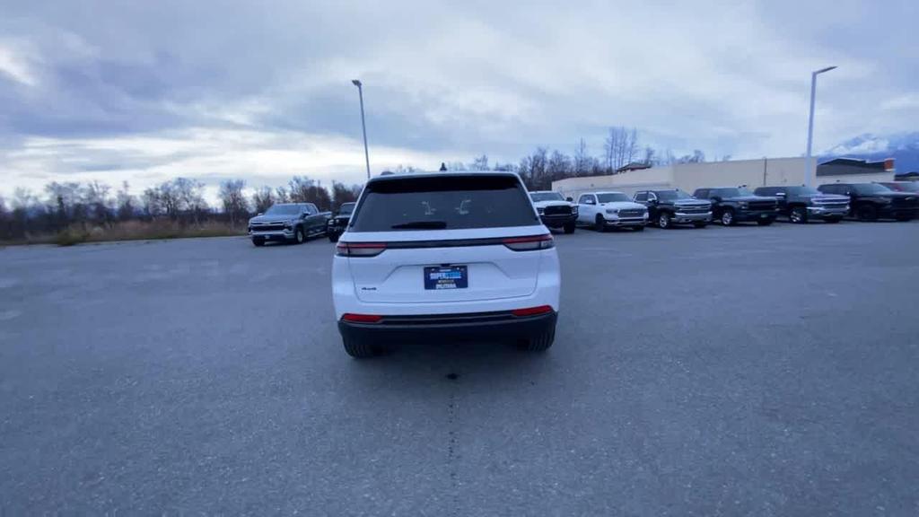 new 2025 Jeep Grand Cherokee car, priced at $42,999