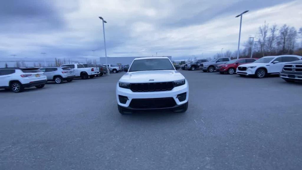 new 2025 Jeep Grand Cherokee car, priced at $44,181