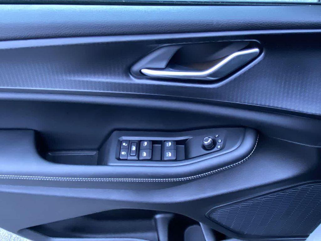 new 2025 Jeep Grand Cherokee car, priced at $44,181