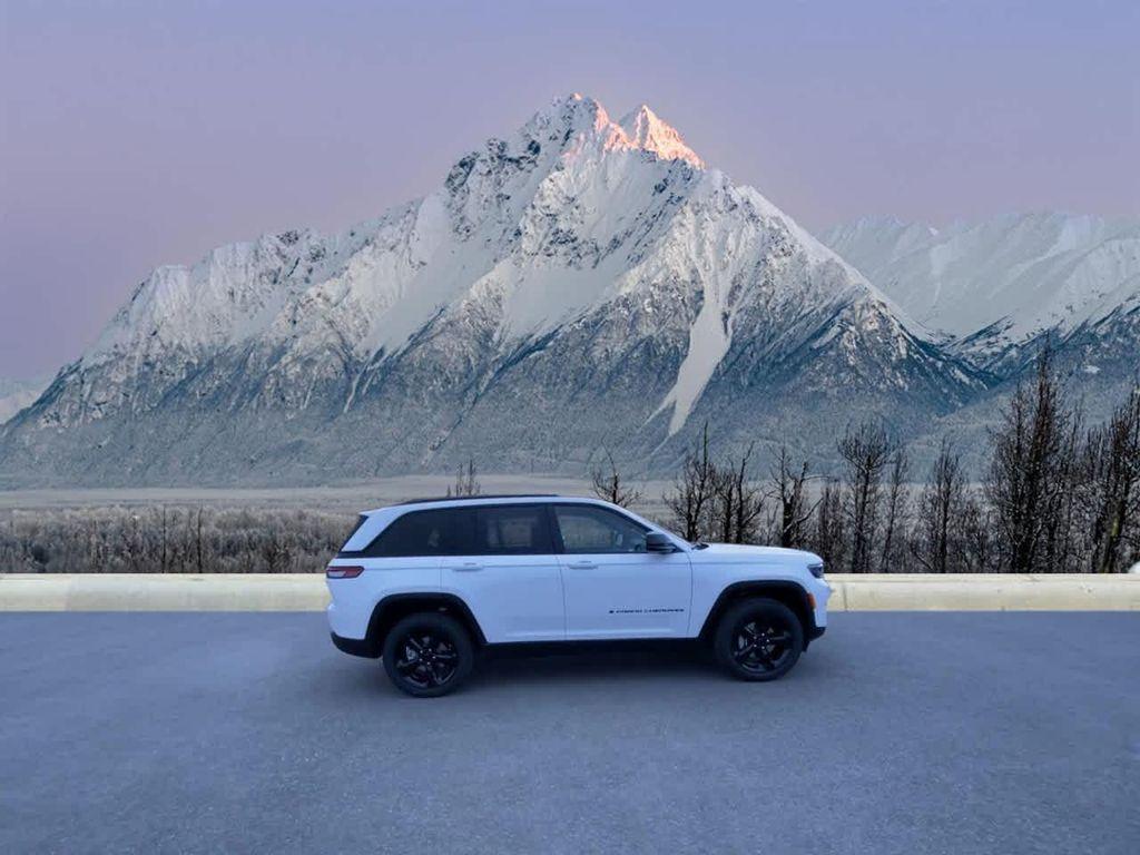 new 2025 Jeep Grand Cherokee car, priced at $42,999
