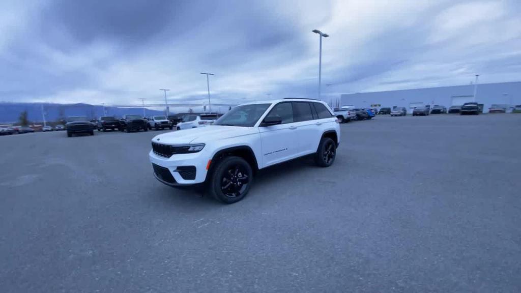 new 2025 Jeep Grand Cherokee car, priced at $44,181