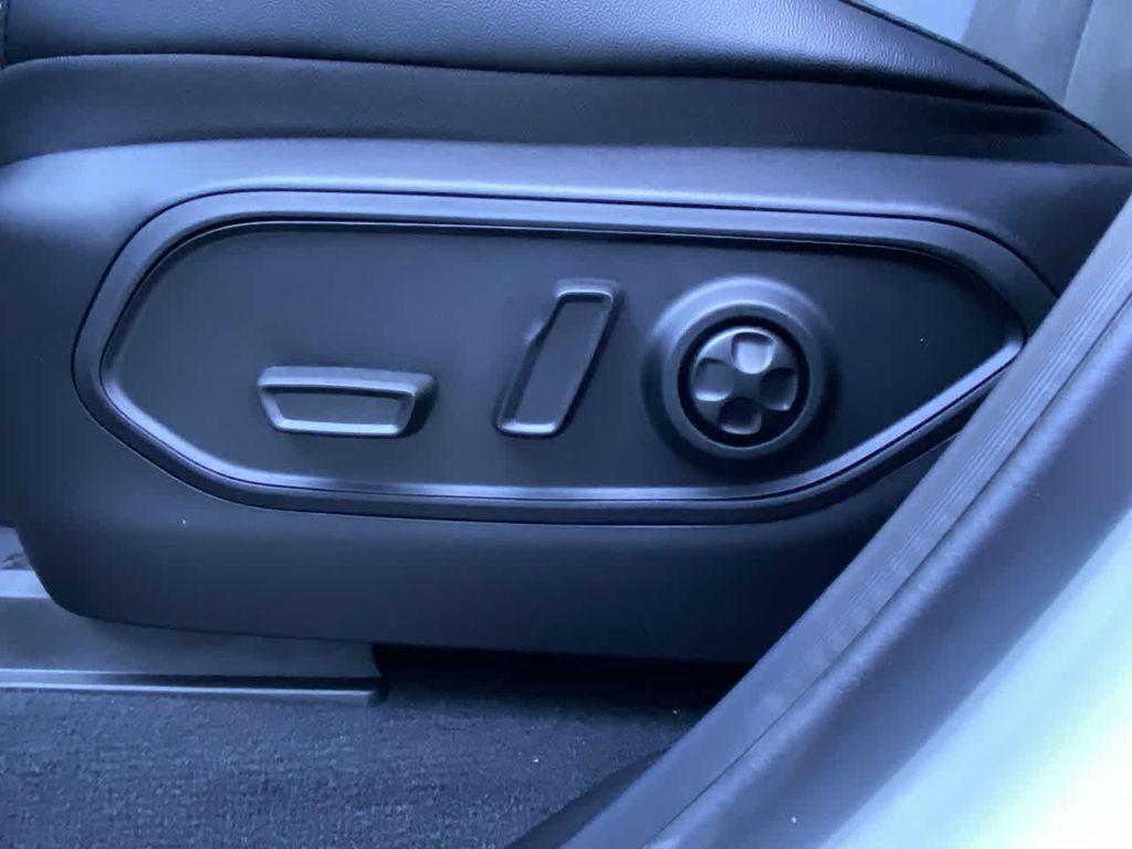 new 2025 Jeep Grand Cherokee car, priced at $44,181