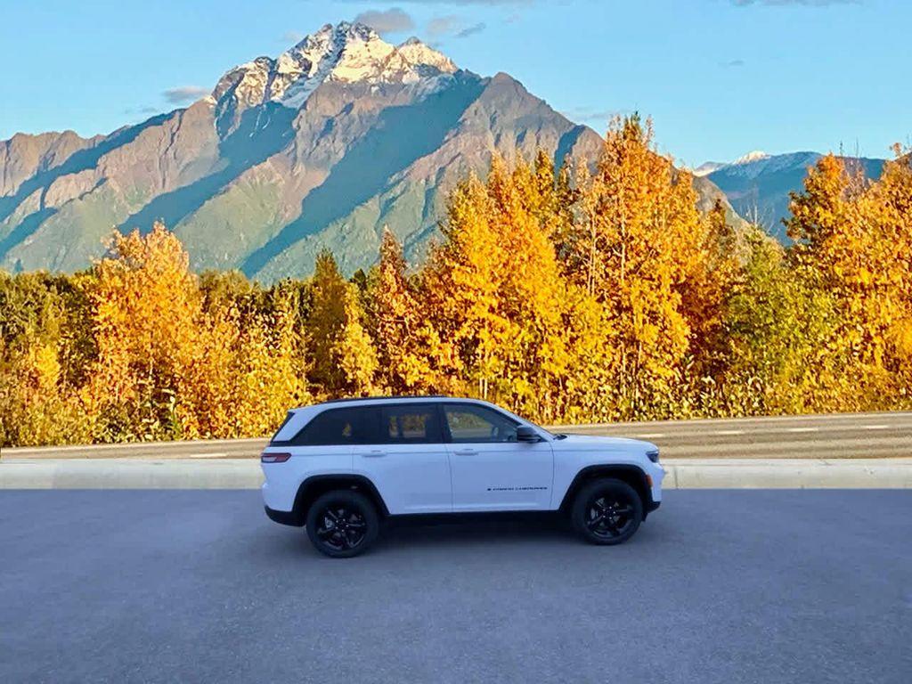 new 2025 Jeep Grand Cherokee car, priced at $44,181