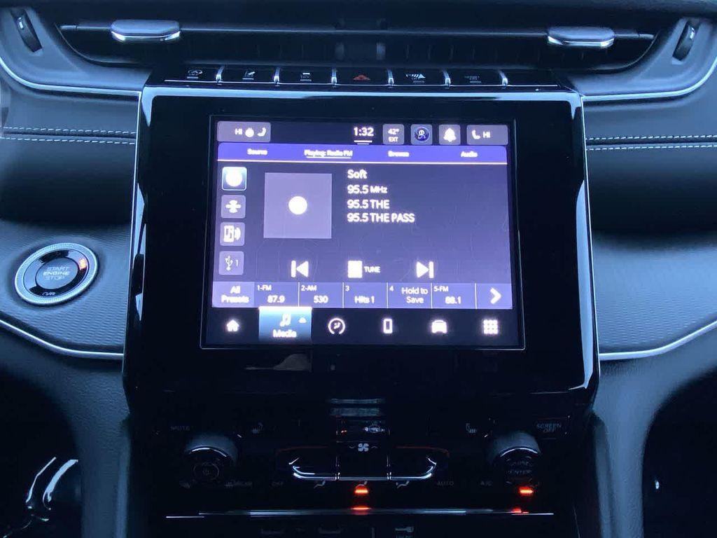 new 2025 Jeep Grand Cherokee car, priced at $44,181