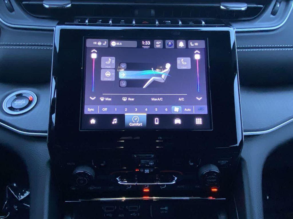 new 2025 Jeep Grand Cherokee car, priced at $44,181