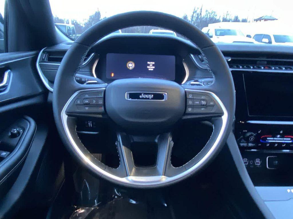 new 2025 Jeep Grand Cherokee car, priced at $44,181