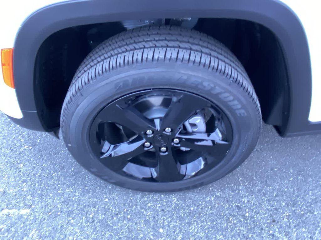 new 2025 Jeep Grand Cherokee car, priced at $44,181