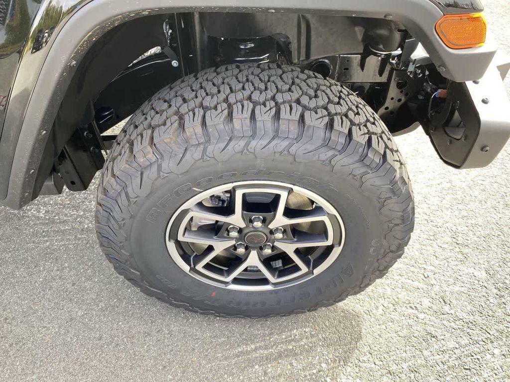 new 2025 Jeep Wrangler car, priced at $60,627