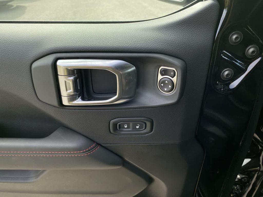 new 2025 Jeep Wrangler car, priced at $60,627