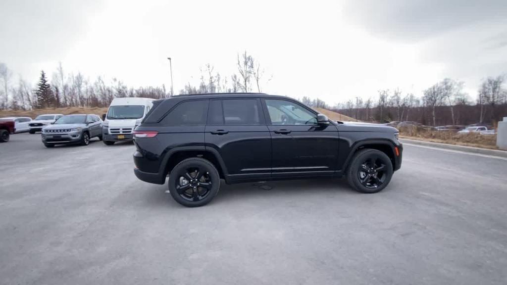 new 2024 Jeep Grand Cherokee car, priced at $46,877