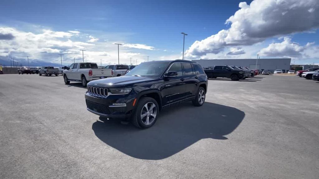 new 2024 Jeep Grand Cherokee car, priced at $49,734