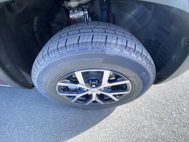 new 2025 Jeep Grand Cherokee car, priced at $49,582
