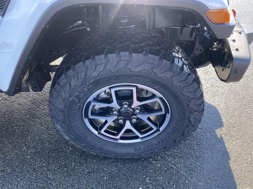 new 2025 Jeep Wrangler car, priced at $60,091