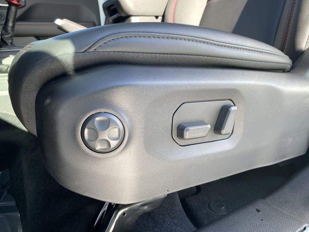 new 2025 Jeep Wrangler car, priced at $60,091
