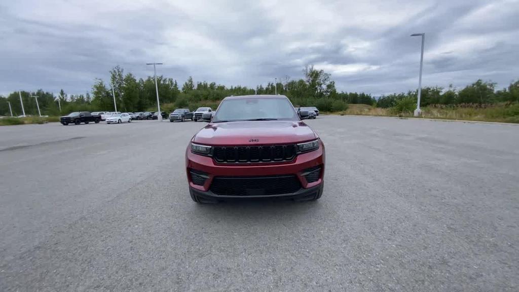 new 2025 Jeep Grand Cherokee car, priced at $43,717