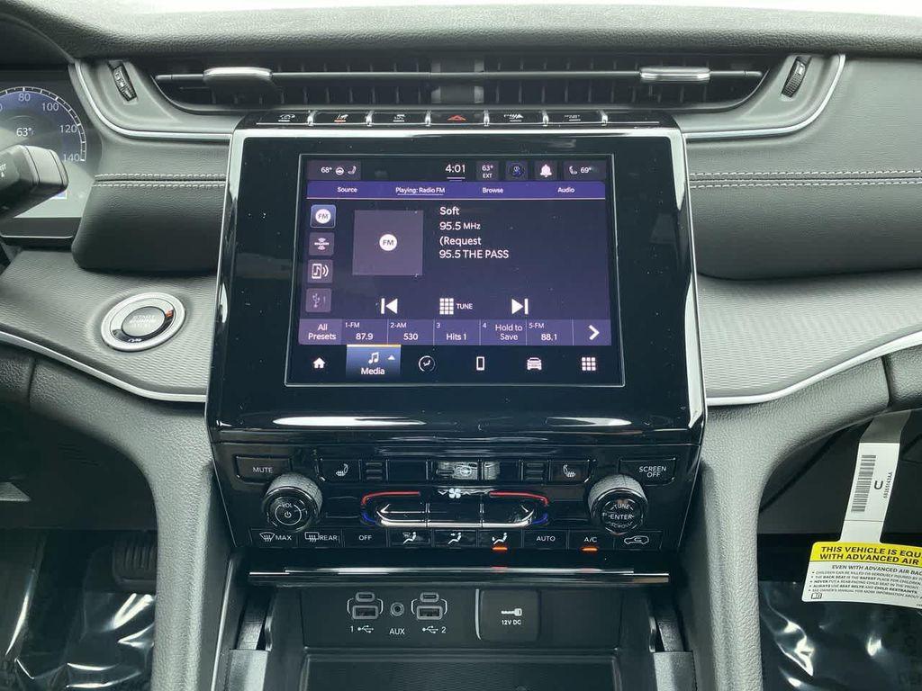 new 2025 Jeep Grand Cherokee car, priced at $43,717