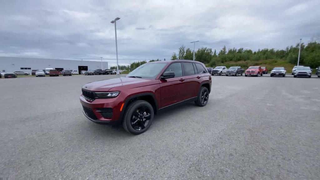 new 2025 Jeep Grand Cherokee car, priced at $43,717