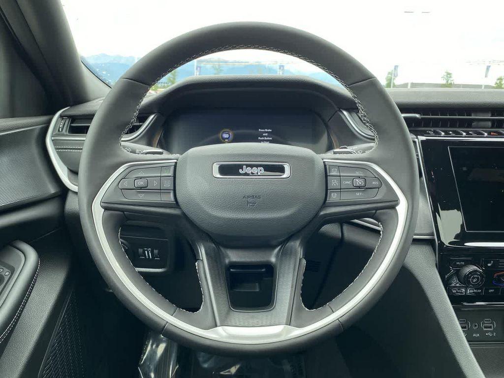 new 2025 Jeep Grand Cherokee car, priced at $43,717