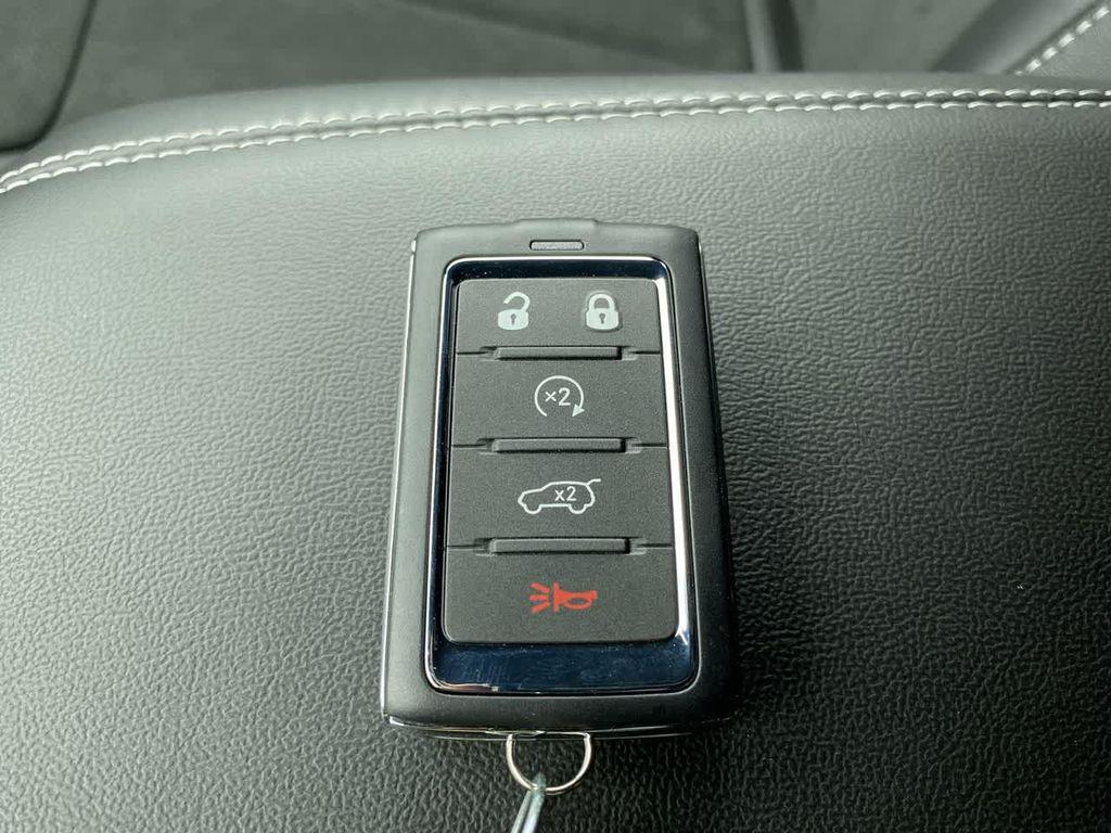 new 2025 Jeep Grand Cherokee car, priced at $43,717