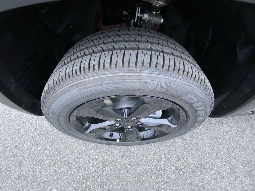 new 2025 Jeep Grand Cherokee car, priced at $43,717