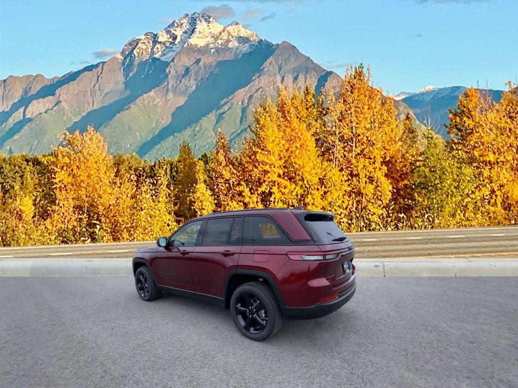 new 2025 Jeep Grand Cherokee car, priced at $43,717