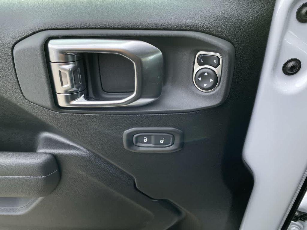 new 2025 Jeep Wrangler car, priced at $53,077