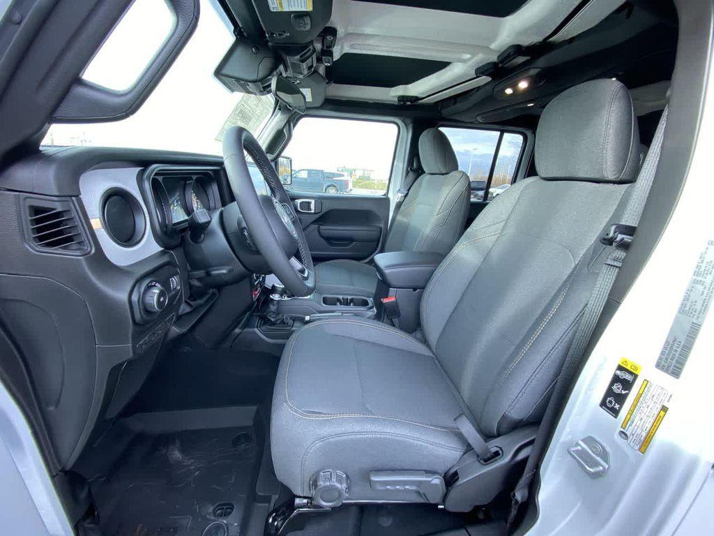 new 2025 Jeep Wrangler car, priced at $53,077